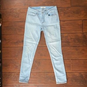 Levi’s 711 Lightwash SIZE 28 SHORT